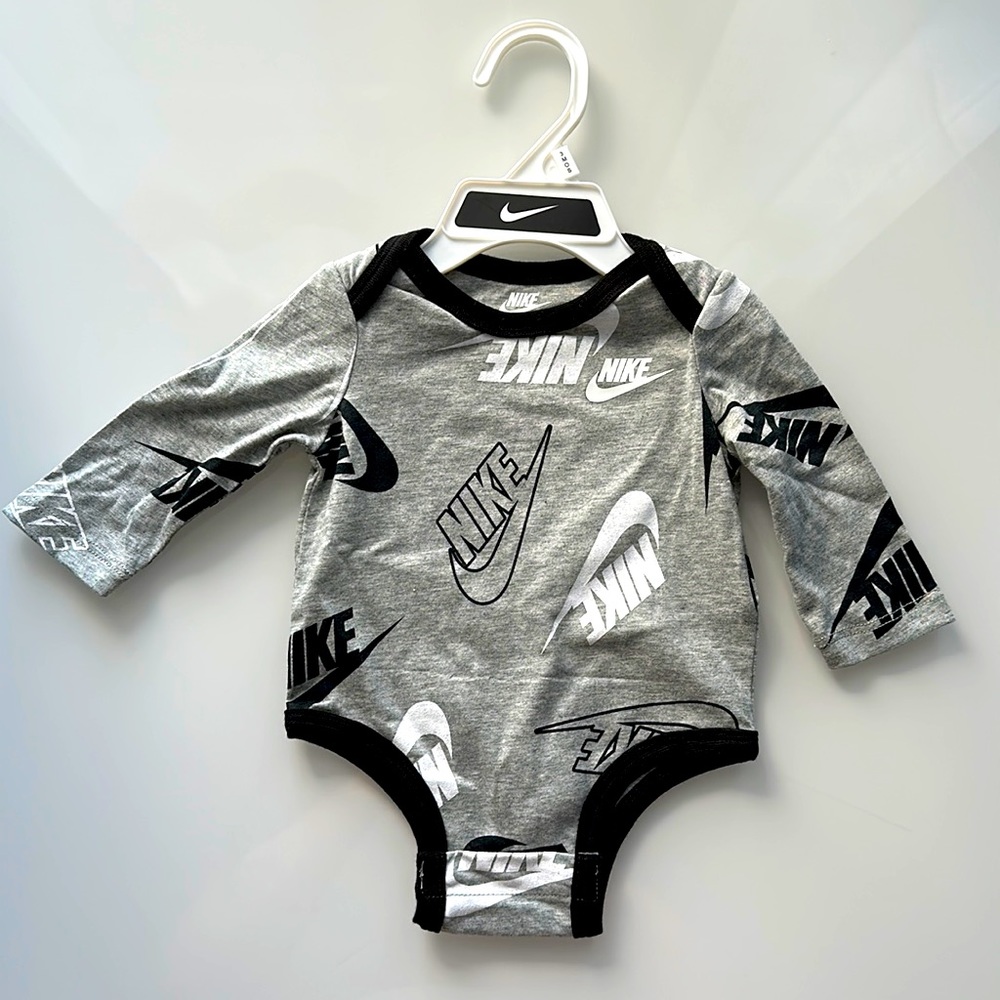 Nike onesie 3month